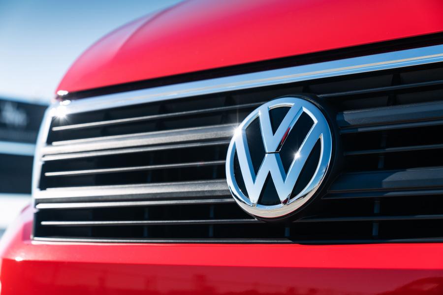 Логотип Volkswagen Crafter Double Cab Pickup 2018 года  (AU) (фото 2 из 28)